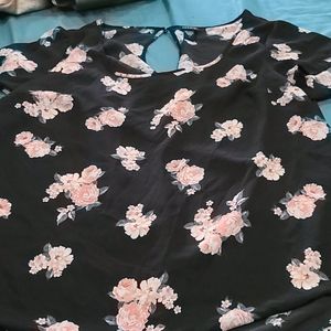TORRID size 1 floral blouse with back detail